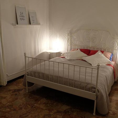 Spaziosa Matrimoniale Nel Centro Di Modena Apartment Exterior photo